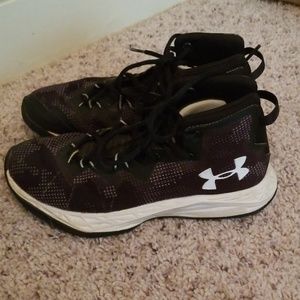 Under Armour Shoes Size 4 Youth